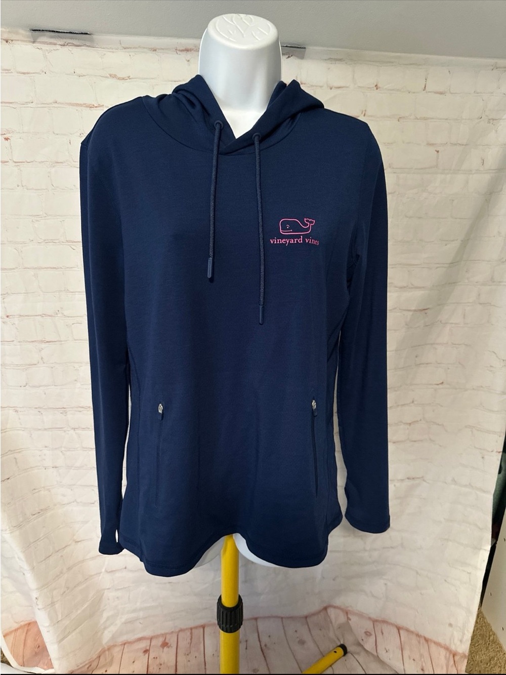 Vineyard Vines Performance Hooded Long Sleeve Shirt M